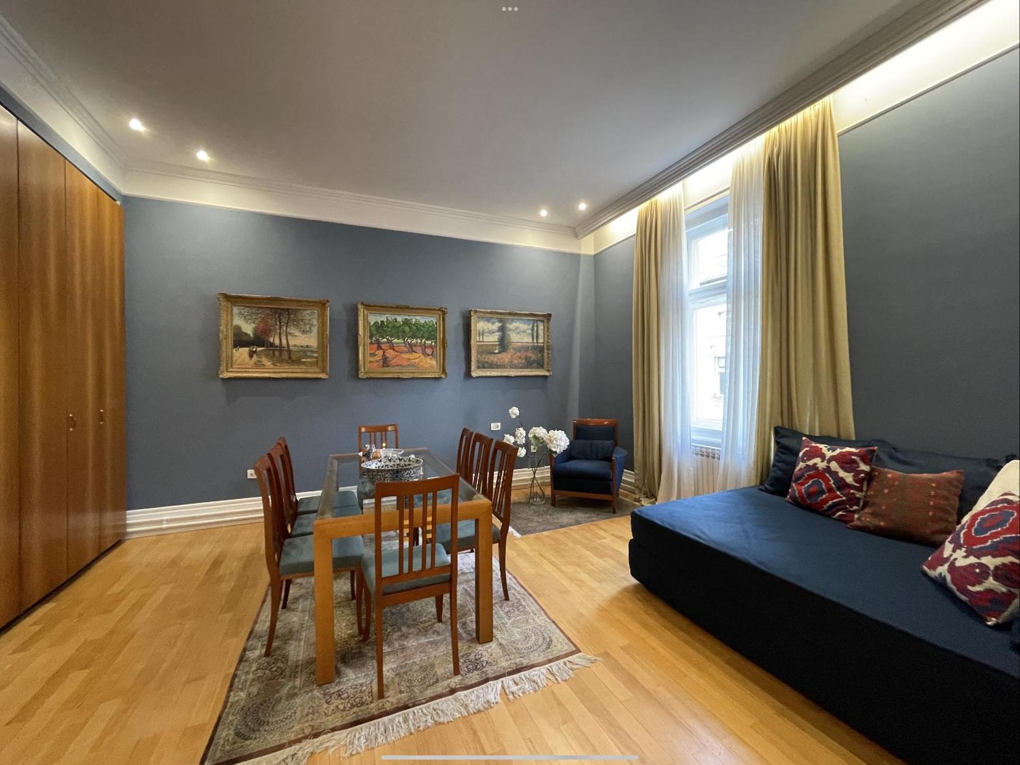 3 Bedroom Center Appartamento